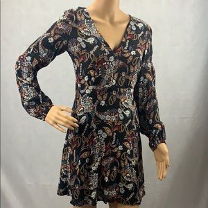 WAYF Balloon Sleeve V Neck Paisley Print Aline